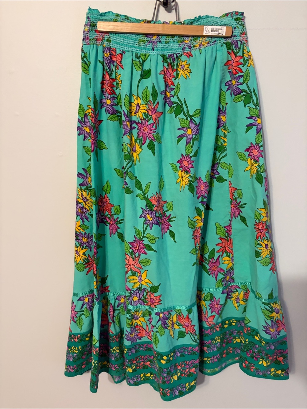 Derek Heart light green Floral Maxi Skirt w/elastic waist. Med. 💯 cotton.